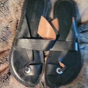Bernardo Thong Sandal 9M
